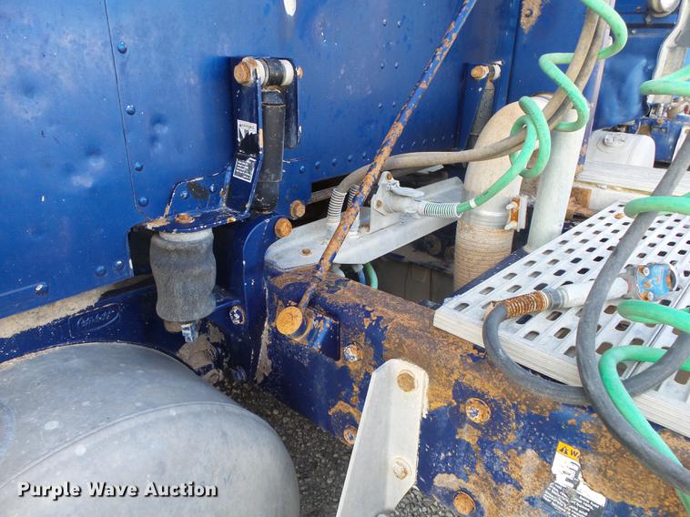 image for item DB7349 1998 Peterbilt 377 semi truck