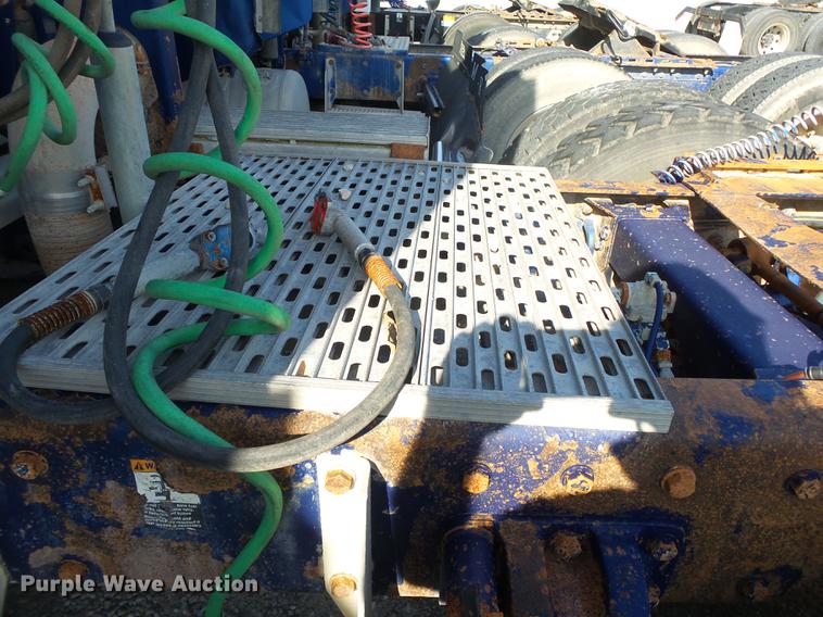 image for item DB7349 1998 Peterbilt 377 semi truck