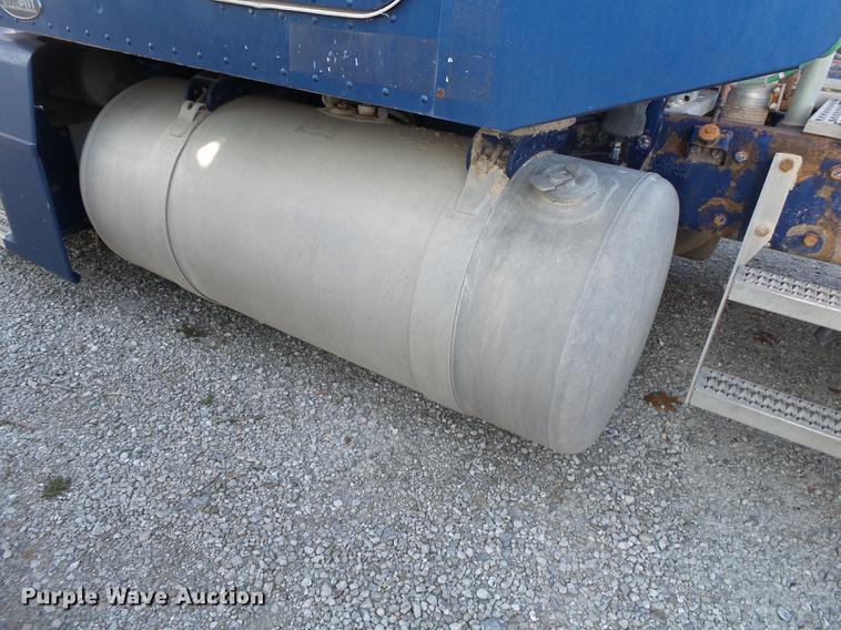 image for item DB7349 1998 Peterbilt 377 semi truck