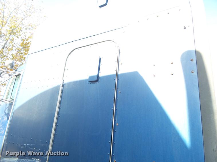 image for item DB7349 1998 Peterbilt 377 semi truck