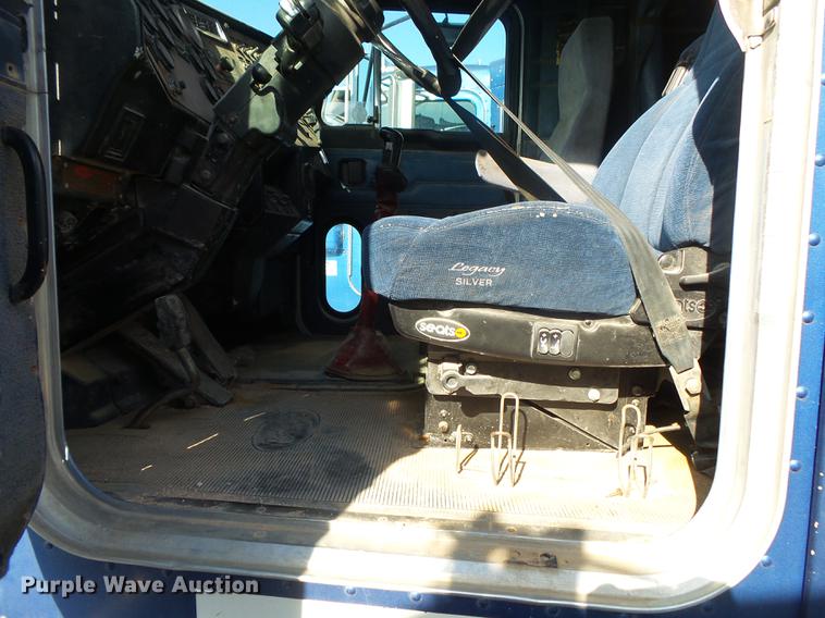 image for item DB7349 1998 Peterbilt 377 semi truck