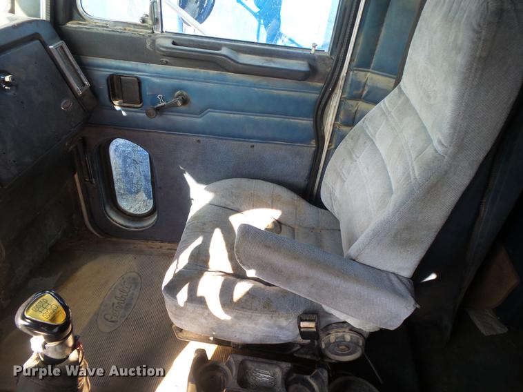 image for item DB7349 1998 Peterbilt 377 semi truck