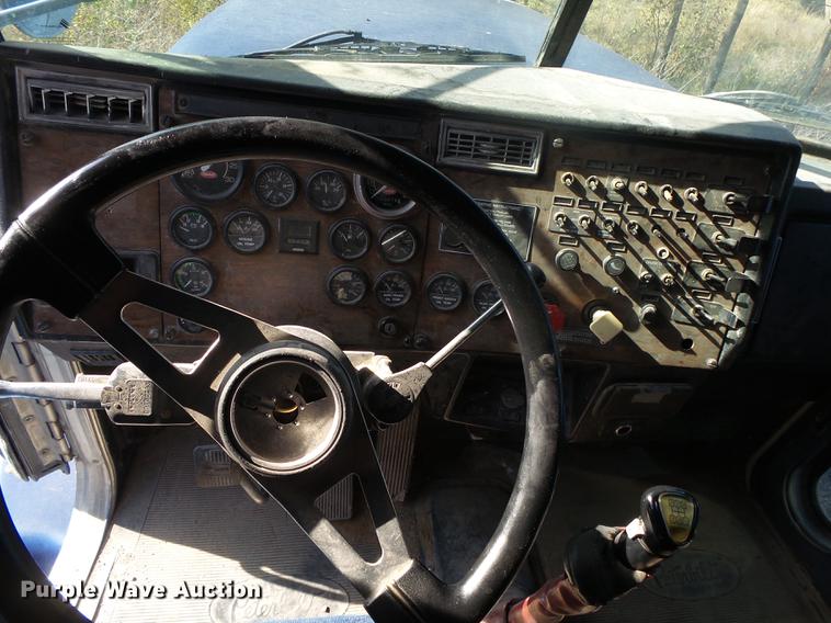 image for item DB7349 1998 Peterbilt 377 semi truck