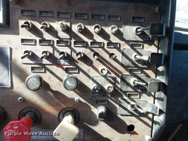 image for item DB7349 1998 Peterbilt 377 semi truck