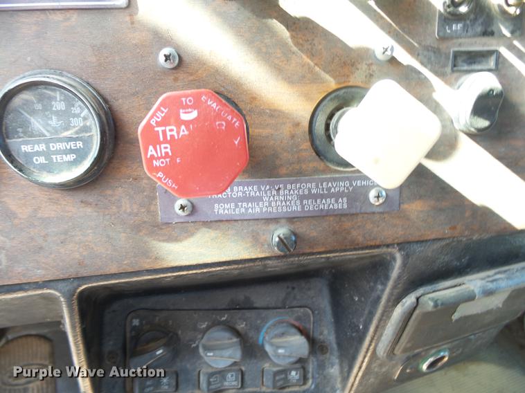 image for item DB7349 1998 Peterbilt 377 semi truck