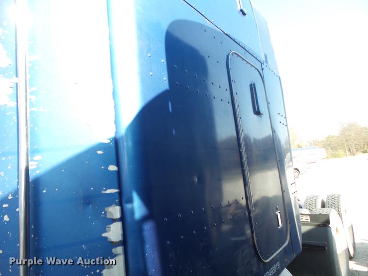 image for item DB7350 1999 Peterbilt 377 semi truck