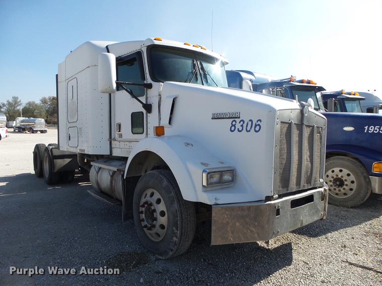 image for item DB7351 2000 Kenworth T800 semi truck