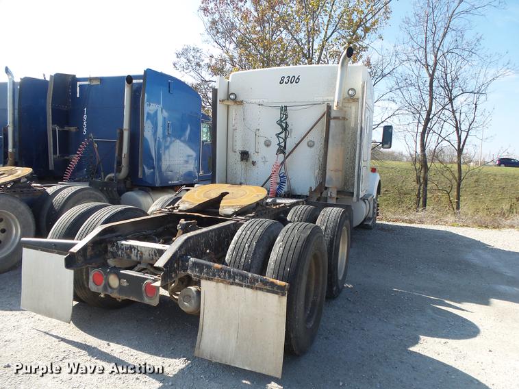 image for item DB7351 2000 Kenworth T800 semi truck