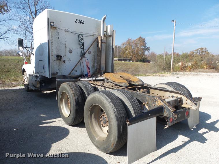 image for item DB7351 2000 Kenworth T800 semi truck