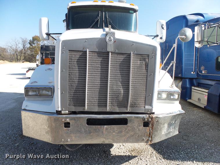 image for item DB7351 2000 Kenworth T800 semi truck