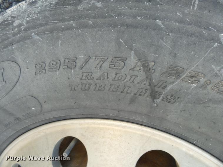 image for item DB7351 2000 Kenworth T800 semi truck