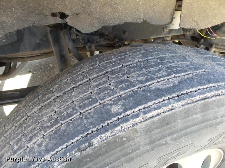 image for item DB7351 2000 Kenworth T800 semi truck