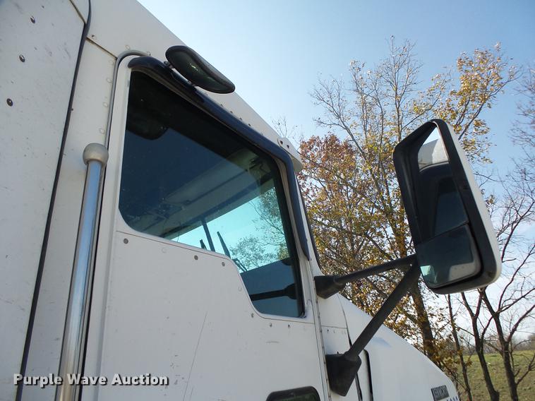 image for item DB7351 2000 Kenworth T800 semi truck