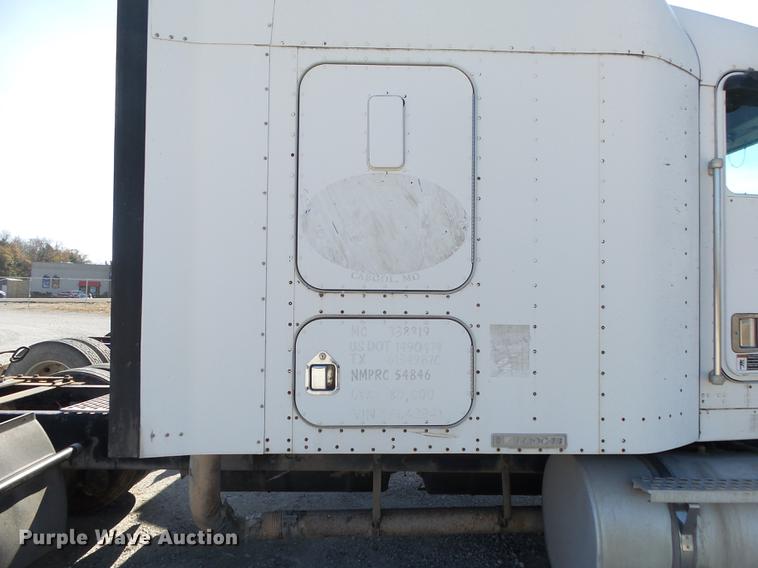 image for item DB7351 2000 Kenworth T800 semi truck