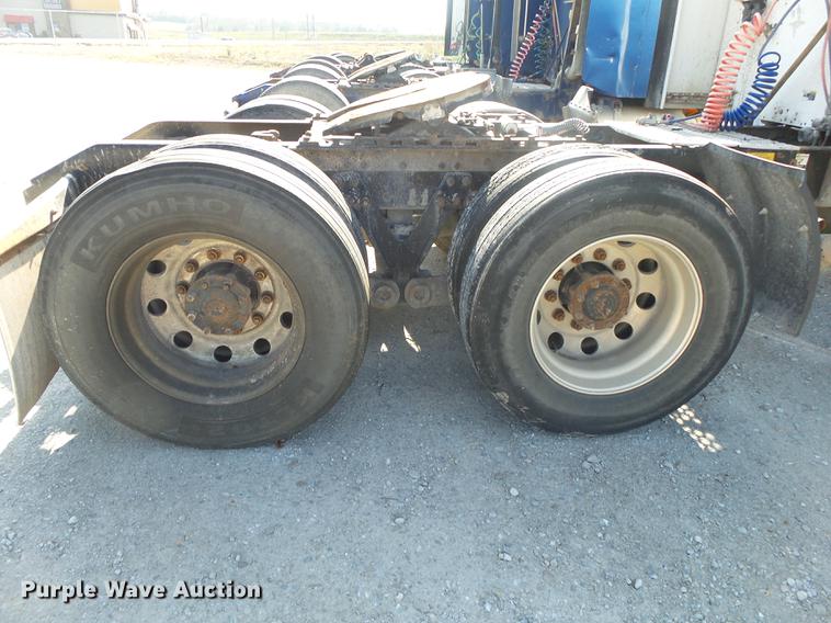 image for item DB7351 2000 Kenworth T800 semi truck