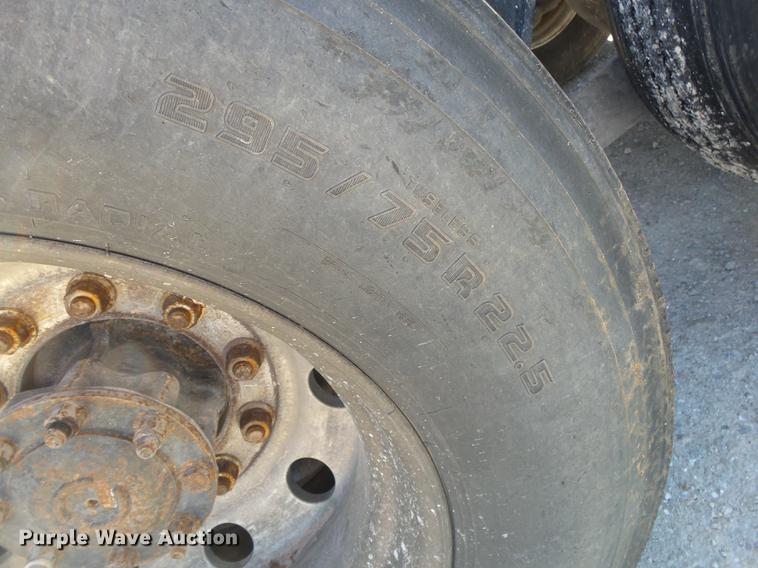 image for item DB7351 2000 Kenworth T800 semi truck