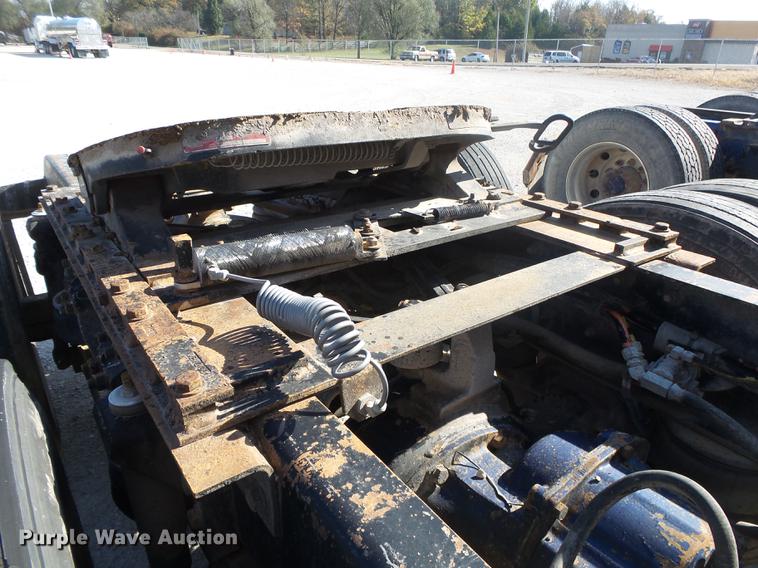 image for item DB7351 2000 Kenworth T800 semi truck