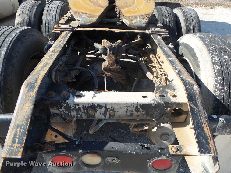 image for item DB7351 2000 Kenworth T800 semi truck