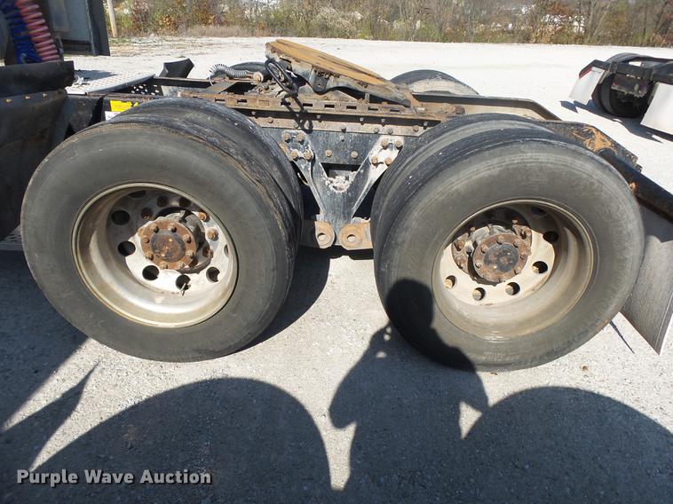 image for item DB7351 2000 Kenworth T800 semi truck