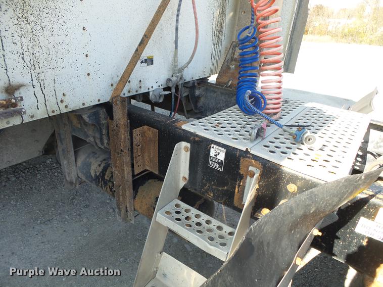 image for item DB7351 2000 Kenworth T800 semi truck