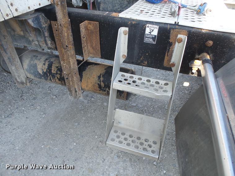 image for item DB7351 2000 Kenworth T800 semi truck