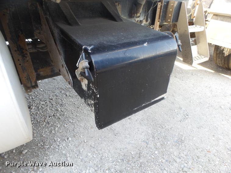 image for item DB7351 2000 Kenworth T800 semi truck