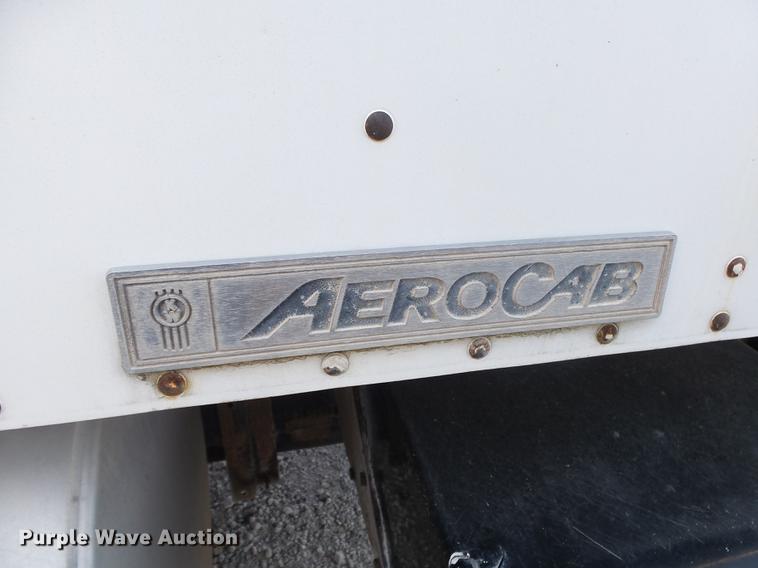 image for item DB7351 2000 Kenworth T800 semi truck