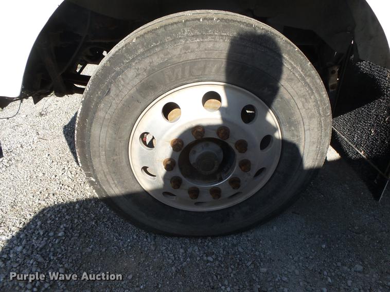 image for item DB7351 2000 Kenworth T800 semi truck