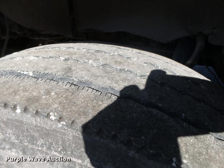 image for item DB7351 2000 Kenworth T800 semi truck