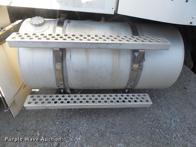 image for item DB7351 2000 Kenworth T800 semi truck