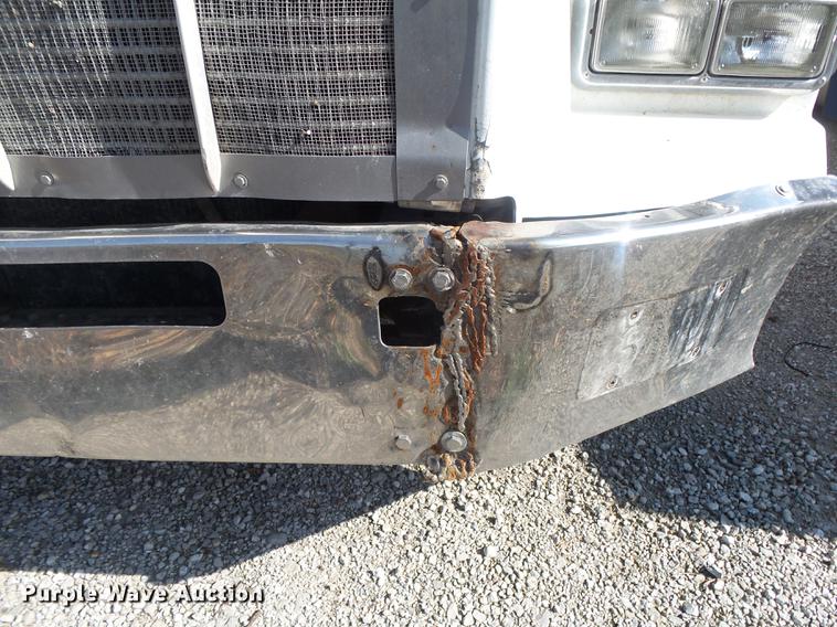 image for item DB7351 2000 Kenworth T800 semi truck