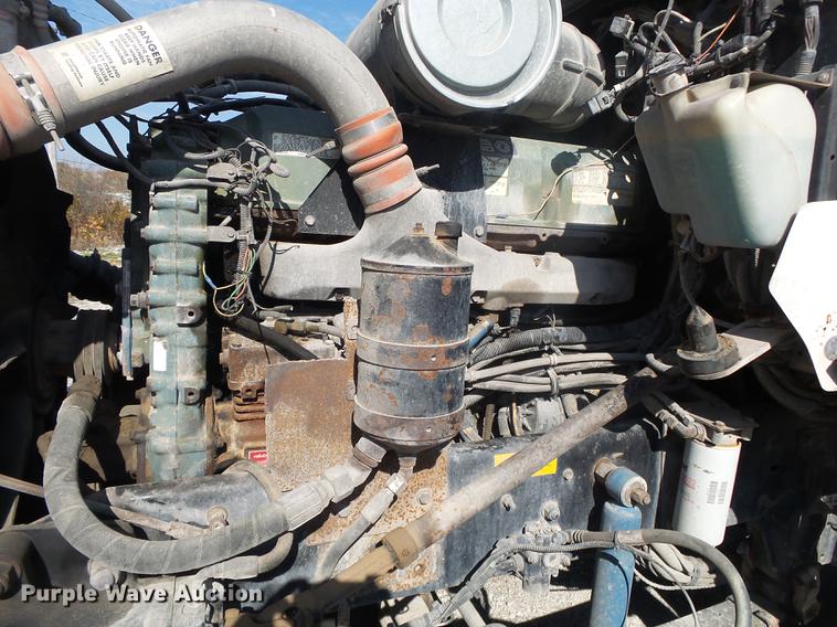 image for item DB7351 2000 Kenworth T800 semi truck