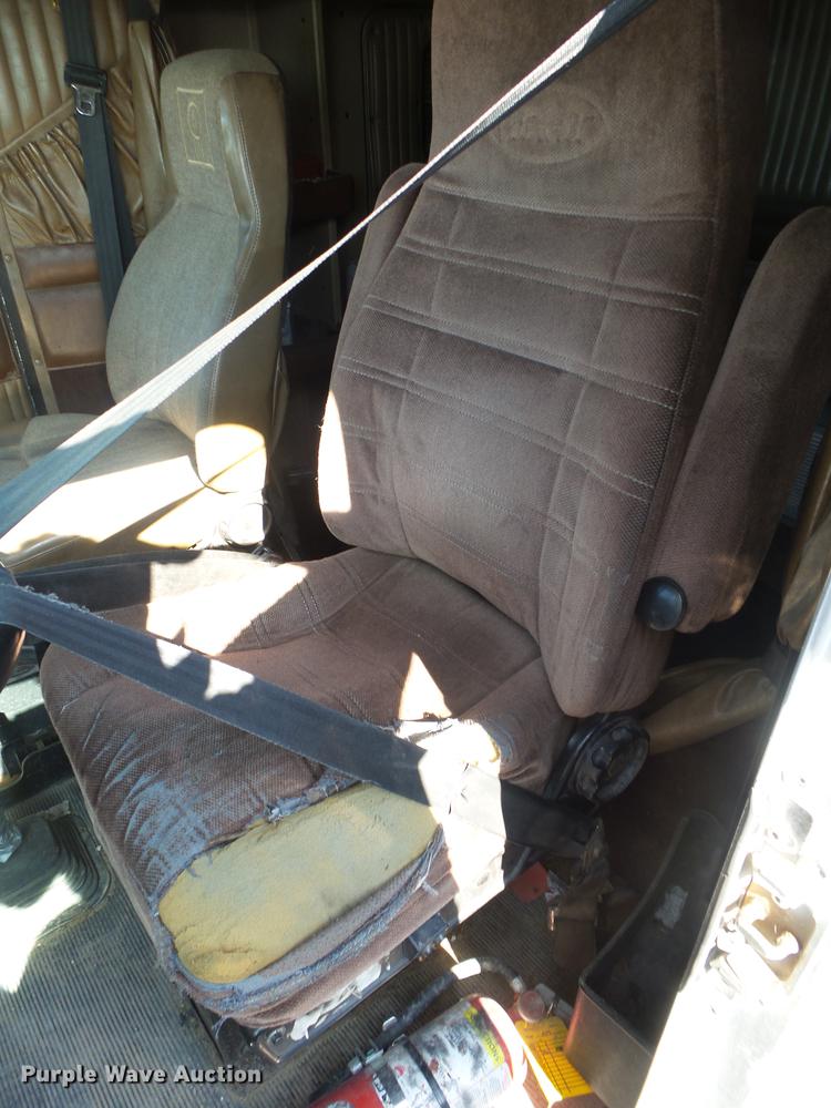 image for item DB7351 2000 Kenworth T800 semi truck