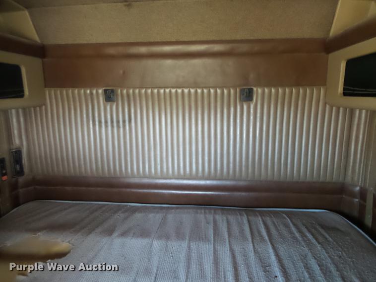 image for item DB7351 2000 Kenworth T800 semi truck