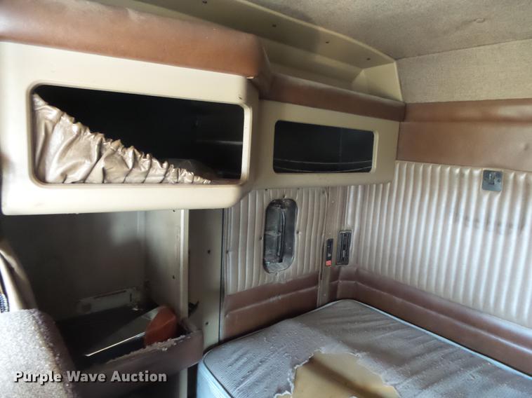 image for item DB7351 2000 Kenworth T800 semi truck