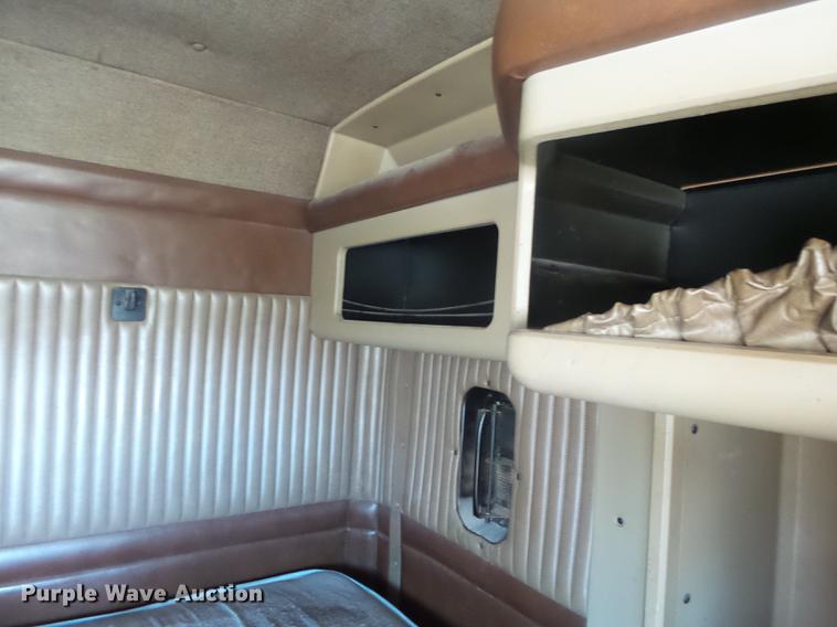 image for item DB7351 2000 Kenworth T800 semi truck