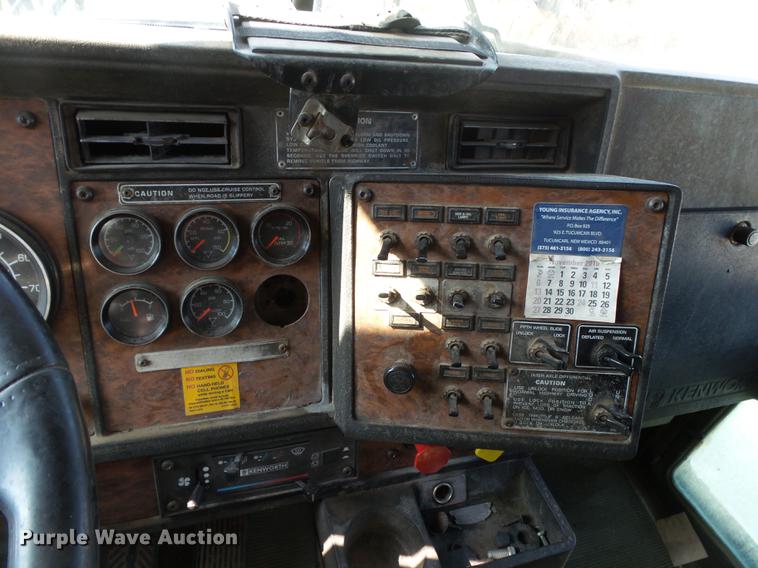 image for item DB7351 2000 Kenworth T800 semi truck