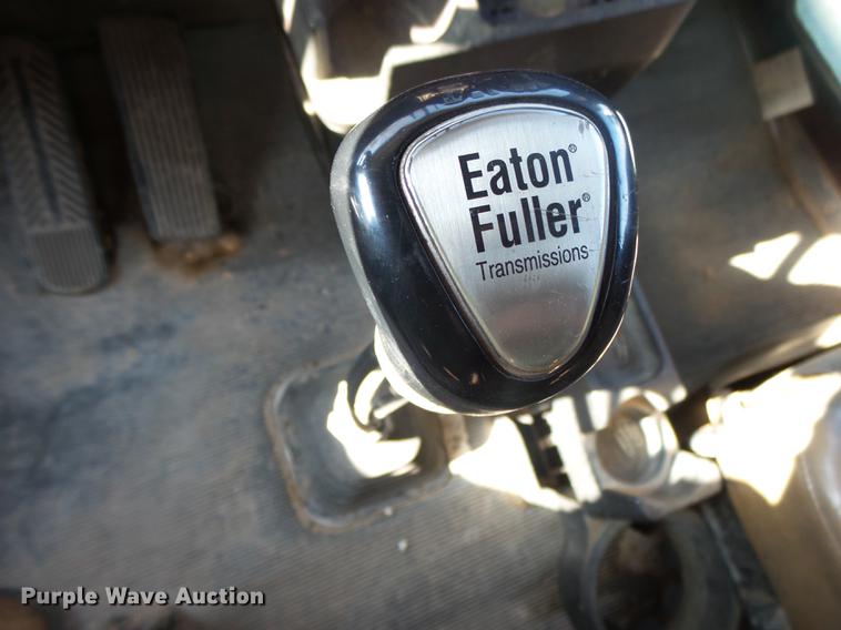 image for item DB7351 2000 Kenworth T800 semi truck