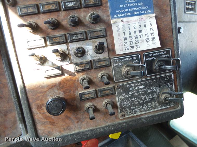 image for item DB7351 2000 Kenworth T800 semi truck