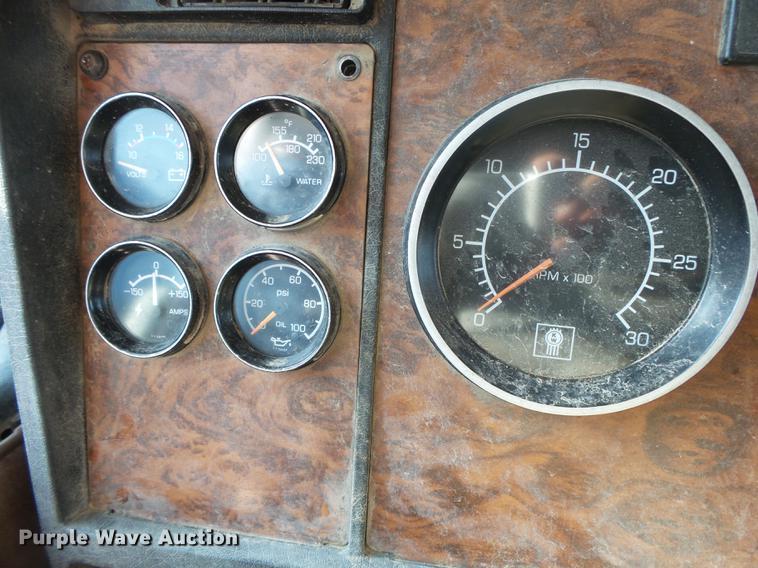 image for item DB7351 2000 Kenworth T800 semi truck