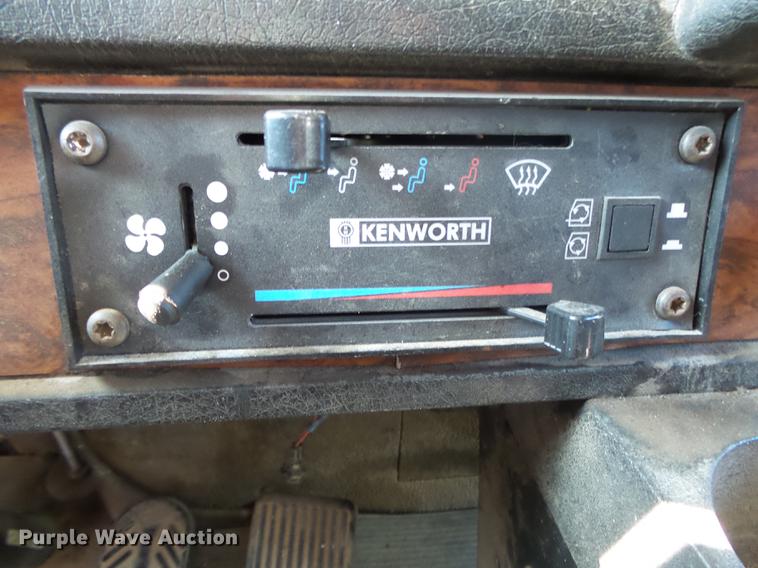 image for item DB7351 2000 Kenworth T800 semi truck