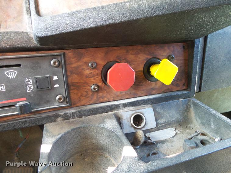 image for item DB7351 2000 Kenworth T800 semi truck