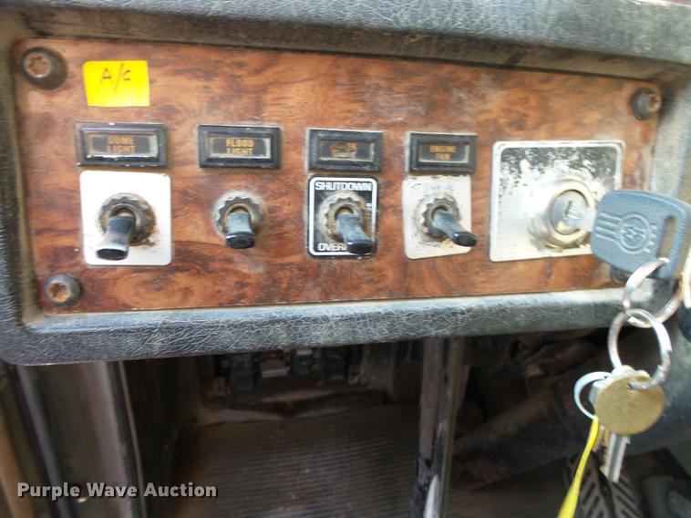 image for item DB7351 2000 Kenworth T800 semi truck