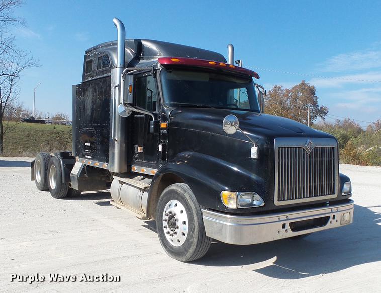 image for item DB7352 2007 International 9400i semi truck