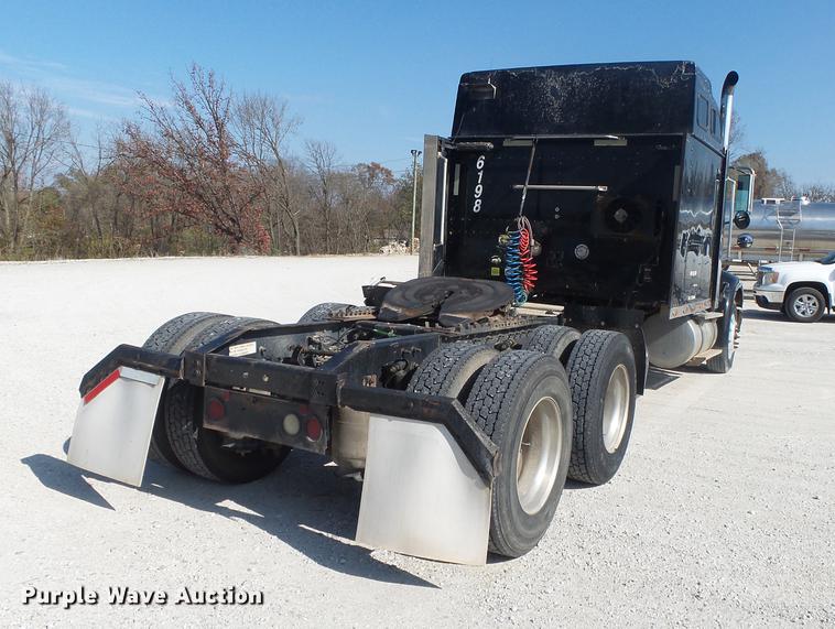 image for item DB7352 2007 International 9400i semi truck