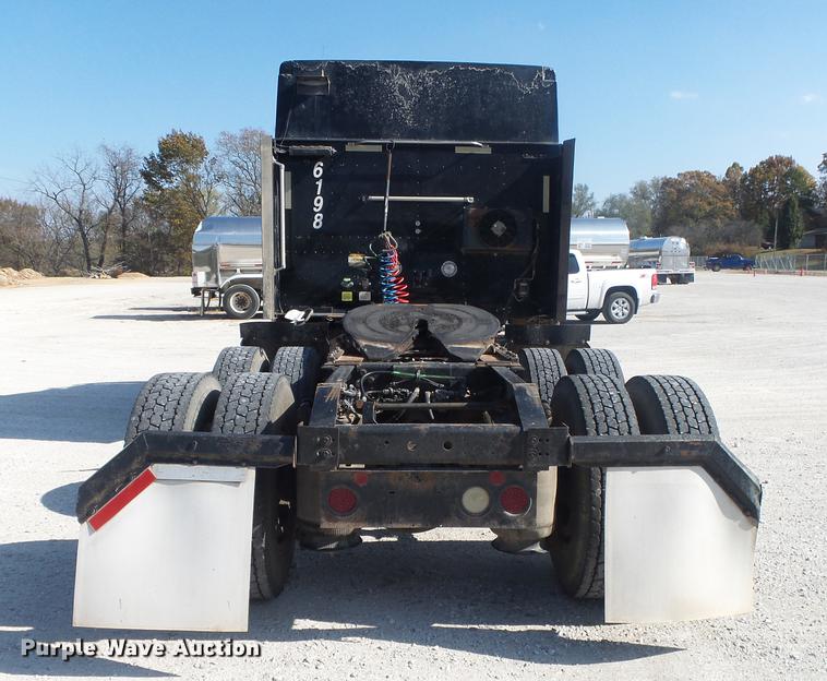 image for item DB7352 2007 International 9400i semi truck