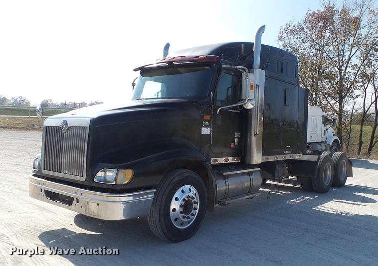 image for item DB7352 2007 International 9400i semi truck