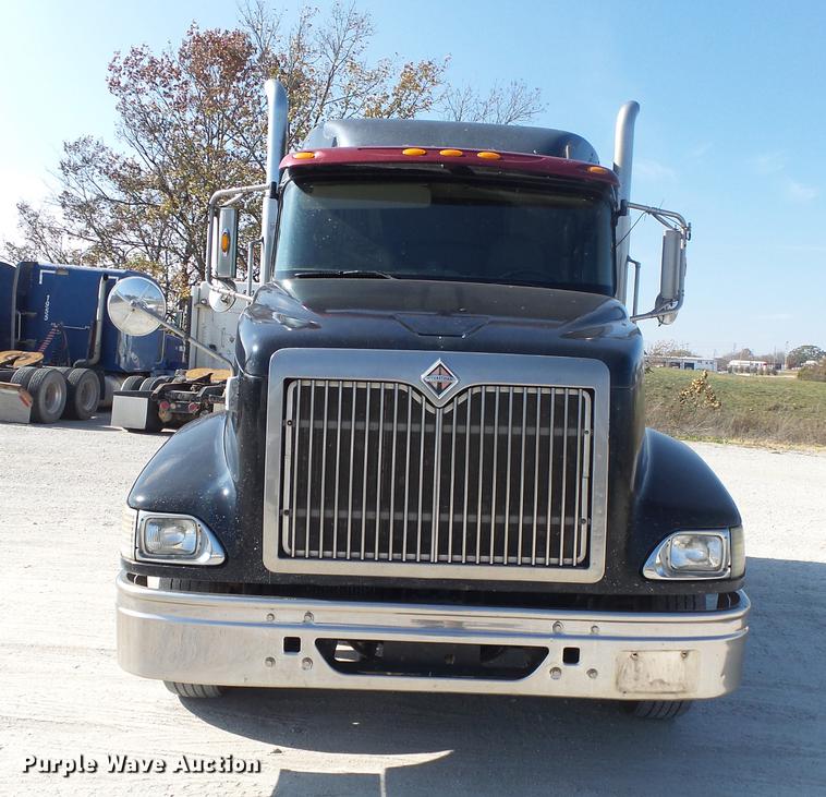 image for item DB7352 2007 International 9400i semi truck