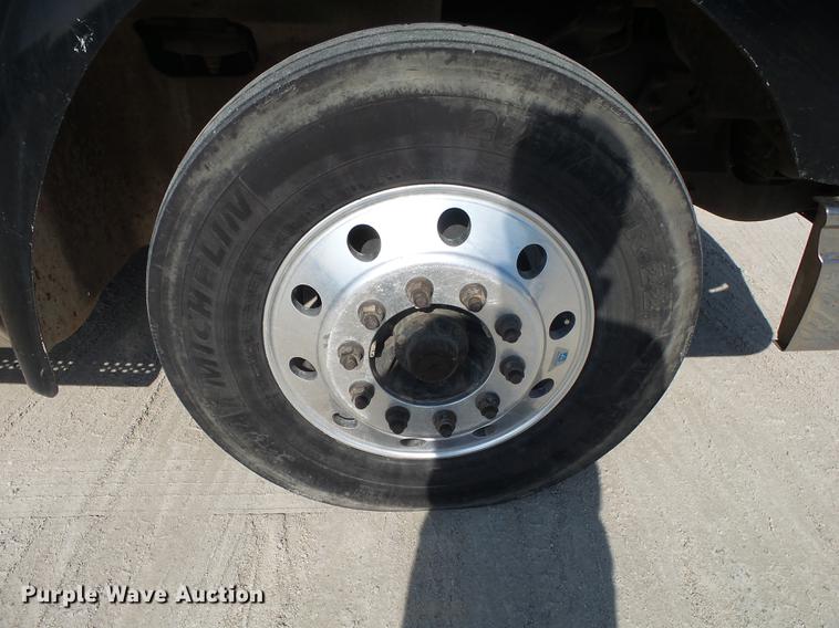 image for item DB7352 2007 International 9400i semi truck