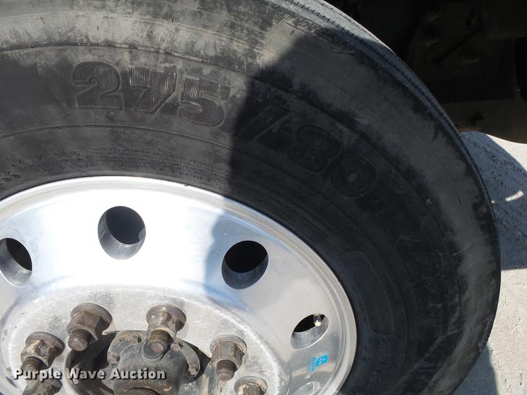 image for item DB7352 2007 International 9400i semi truck